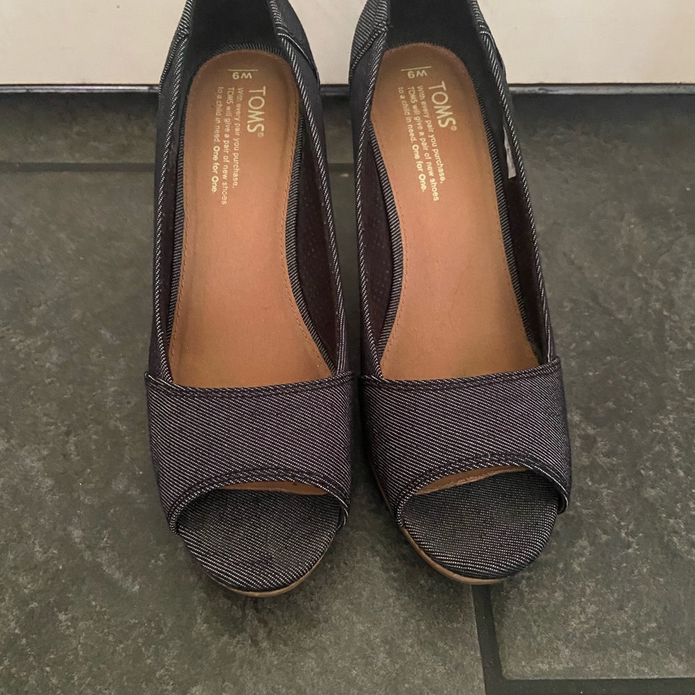 TOMS Women's Charcoal Peep Toe Heels